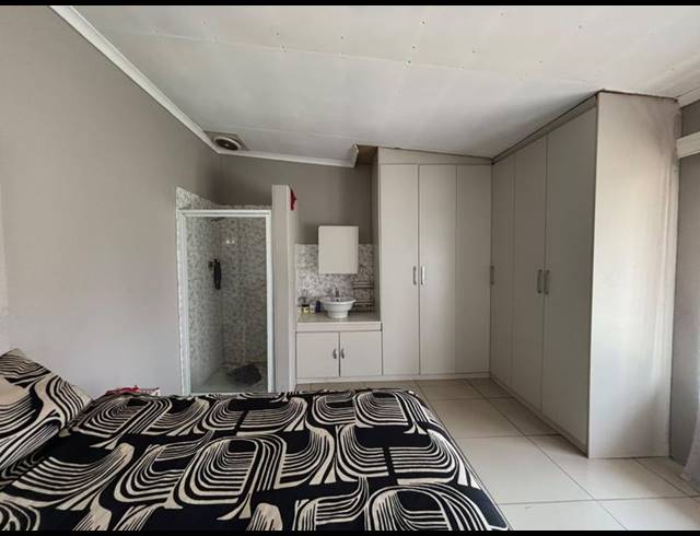 4 BEDROOM HOUSE FOR SALE IN SOPHIATOWN